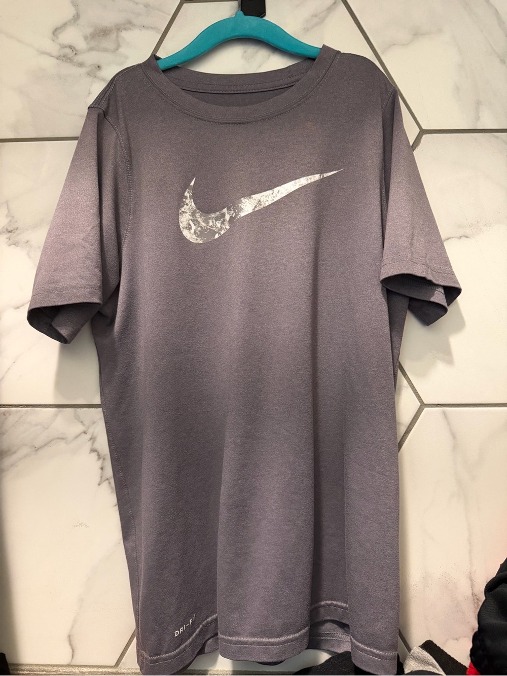 Nike Men’s Gray Short Sleeve Swoosh Tee